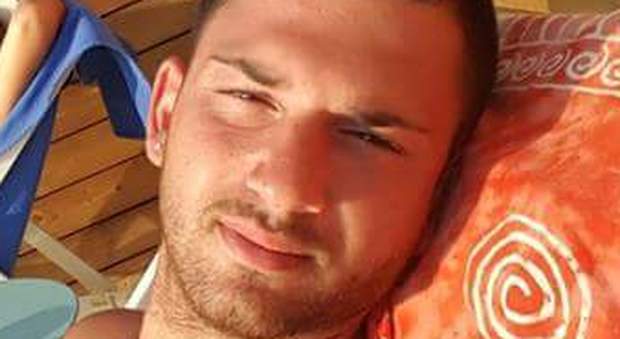 Antonio Scafuri, in codice rosso dopo un incidente, muore in ospedale dopo 4 ore di attesa. Aveva 23 anni