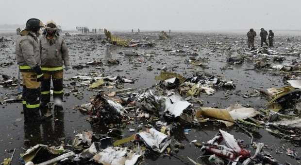 «Dove vai, fermati!», lite fra piloti prima dello schianto dell'aereo FlyDubai in cui morirono 62 persone a Rostov
