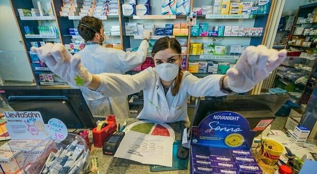 Vaccini in farmacia: «Spazi presi in affitto», il Lazio in zona gialla