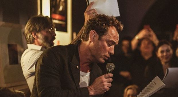 Festa al rione Monti, Jude Law canta per Paolo Sorrentino
