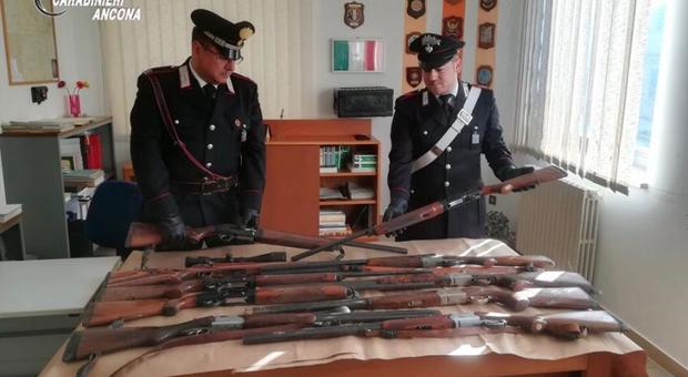 Chiaravalle, arsenale nascosto nel campo: i carabinieri ritrovano dieci fucili rubati