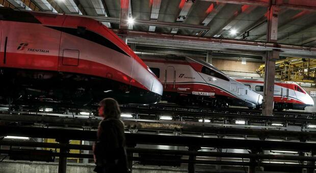 Alta Velocità, bloccata la linea tra Bologna e Firenze. La telefonata anonima: «Bomba in galleria»