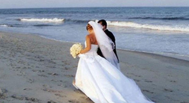 Fano, adesso ci si può sposare anche in riva al mare