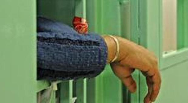 Stupra un altro detenuto in carcere colpito da ordinanza cautelare