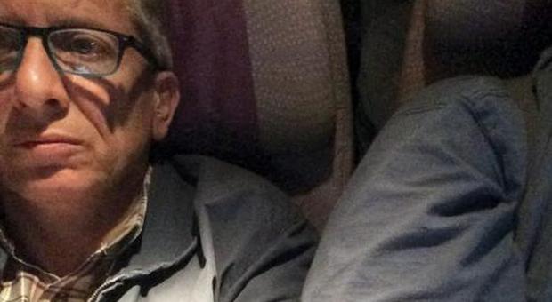 Nove ore in volo con il vicino obeso Avvocato chiede i danni all'Emirates