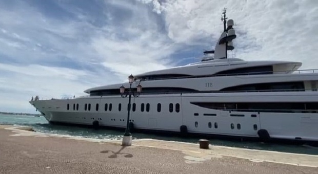 Venezia, arriva il giga-yacht di 108 metri dell ex di Mariah Carey: all'interno un night club di lusso. «Il prezzo è da capogiro»