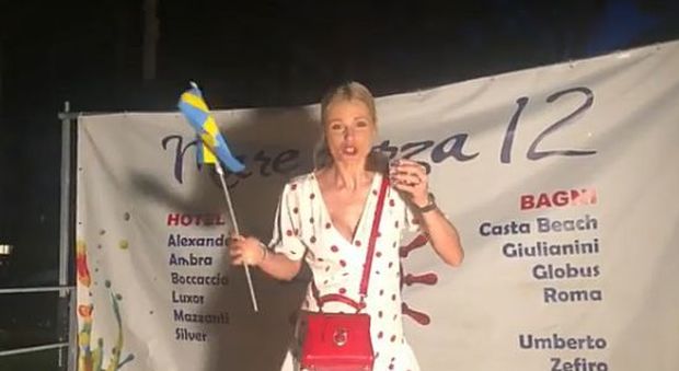 Michelle Hunziker perde la scommessa mondiale con Filippa Lagerback: video sui social per onorare la sconfitta