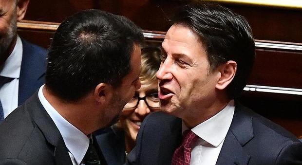 Sito Inps down, botta e risposta tra Conte e Salvini. Il premier: «Soffi sul malcontento». Il leader della Lega: «Se il sito è in tilt...»