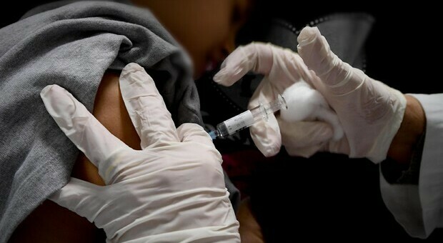 Covid, Tar respinge il ricorso furbetti di Catania: “Non avranno la seconda dose del vaccino, non ne hanno diritto”