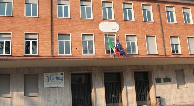 Benevento: pass per il bagno, studenti in rivolta