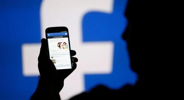 Facebook limiterà la visibilità dei gruppi No Vax, ma non può cancellarli