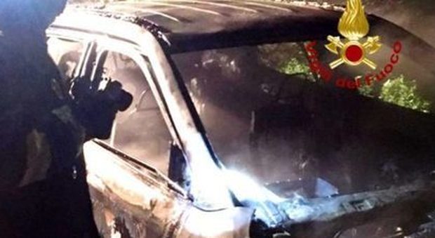 Roma, trovato morto vicino ad auto bruciata: la vittima è il giornalista Giuseppe Catalano