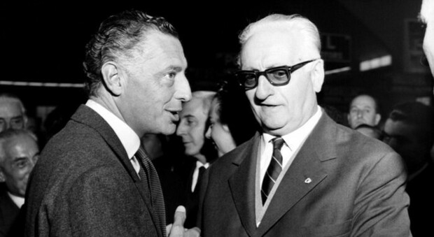 Gianni Agnelli con Enzo Ferrari, la mostra espone le fuoriserie realizzate da Ferrari e personalizzate in stretta collaborazione con l’Avvocato Gianni Agnelli