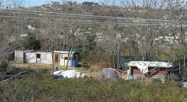 Napoli, la denuncia del consigliere: «A Pianura nuovo campo rom nell'area sequestrata»
