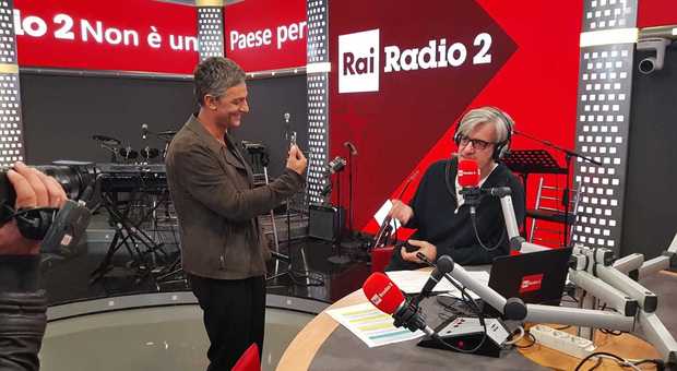 immagine Torna Fiorello e con la scusa di Raiplay entra in diretta su Radio2