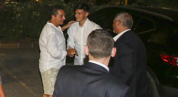 Napoli, Elmas è arrivato a Trento: il primo incontro con Ancelotti