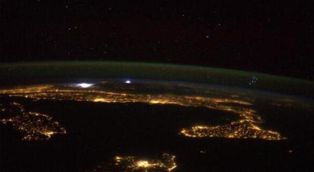 Lo spettacolare passaggio della stazione spaziale sul cielo di Roma: l'Iss come non l'avete mai vista