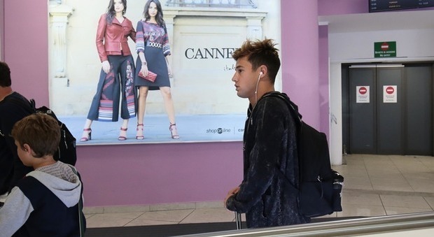 Cameron, Luka e i «millennials» a Capri sbarcano i fashion blogger