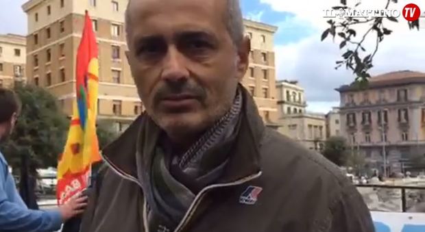 Napoli, i tassisti occupano piazza Municipio contro la riforma