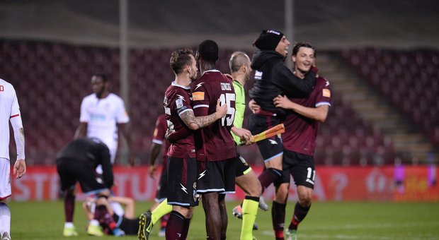 Super Frosinone, 2-0 al Pescara: vincono anche Ascoli ed Entella