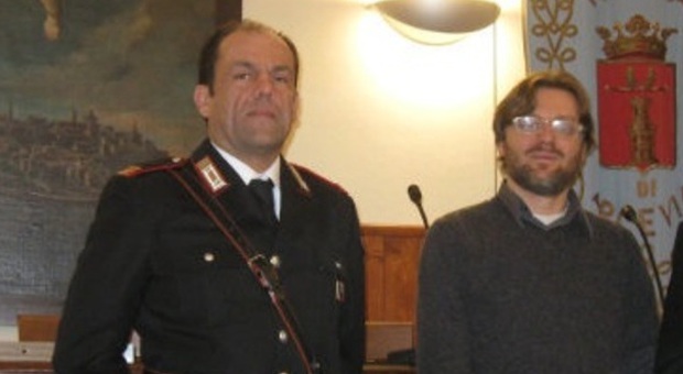 Il maresciallo Carnevali con il sindaco Andrea Bomprezzi