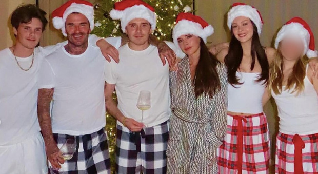 David Beckham, gli auguri di Natale social: «Grato per tutto». Ma il dettaglio non sfugge: ancora maretta tra Victoria e la nuora Nicola Peltz?