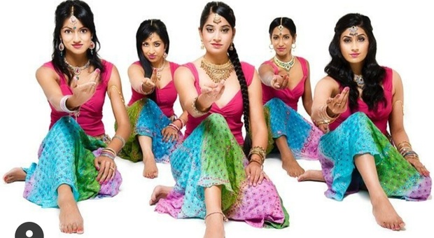 Bollywood Dance, il nuovo trend per allenare il corpo arriva dall'India. La star Madhuri Dixit ha 20 milioni di follower