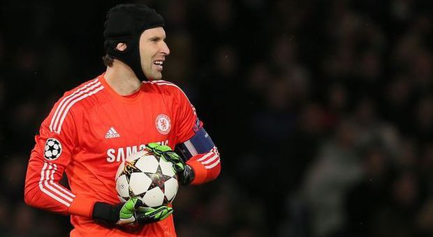 Cech chiude la porta alla Roma: «Spero di alzare qualche trofeo con il Chelsea a fine stagione»