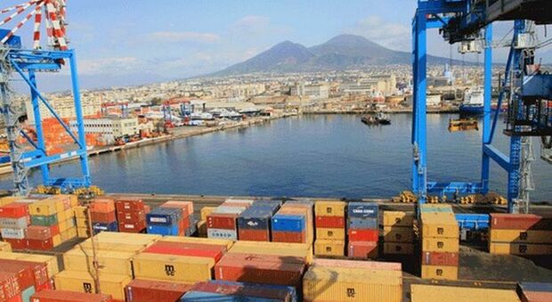 Ritardi alla dogana al porto di Napoli