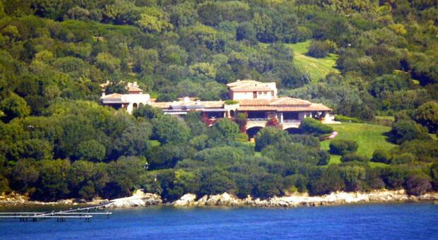 Berlusconi, eredità immobiliare in vendita: c'è Villa Certosa (ma non Arcore), valore tra 700 e 800 milioni