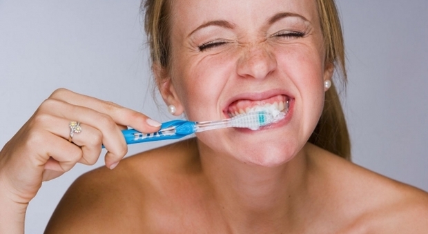 Il dentifricio non basta per mantenere alcuni problemi di salute orale