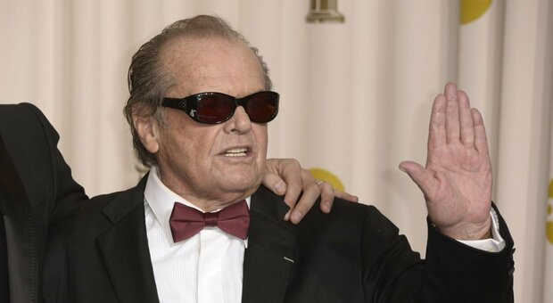 Jack Nicholson non esce più di casa e il suo «cervello è andato». Gli amici: «Morirà come Marlon Brando»