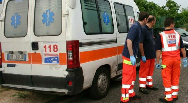Incidente a Catania, auto esce fuori di strada: morti due giovani, feriti altri due