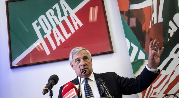 Tajani tra Lega e M5S: «Flat tax ok ma senza reddito di cittadinanza»