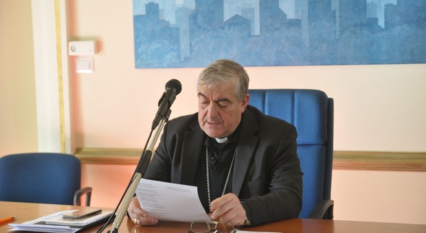 Il vescovo di Lecce Michele Seccia