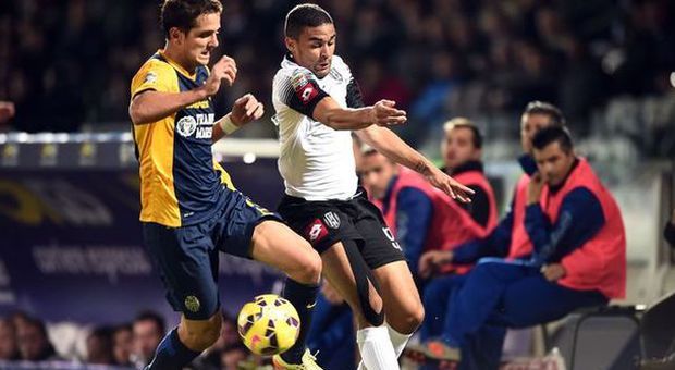 Cesena-Verona 1-1: segna Defrel, poi Juanito risolleva l'Hellas in dieci