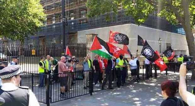 Manifestazione choc a Londra: neonazisti in piazza contro gli ebrei