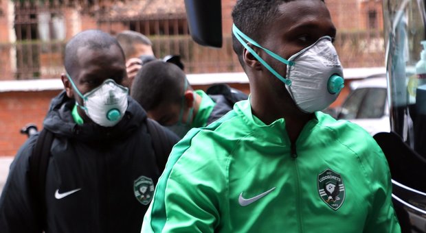 I giocatori del Ludogorets a Milano con le mascherine: domani la sfida di Europa League contro l'Inter