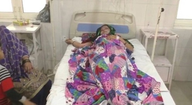 India, sfregia la moglie con l'acido nel sonno: «Ha partorito due femmine, volevo un maschio»