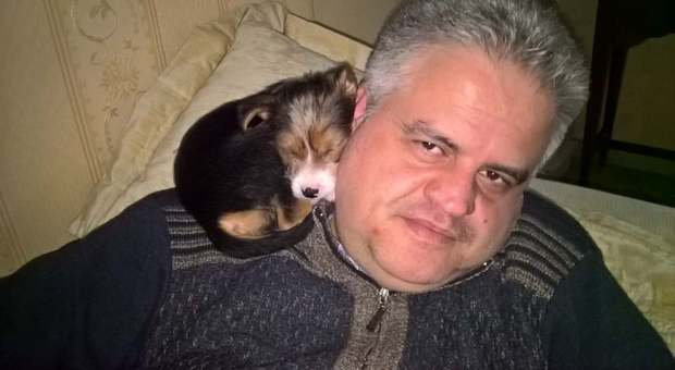 Tabaccaio-politico trovato in una pozza di sangue nel Napoletano: tentato suicidio, si è tagliato gola e polsi
