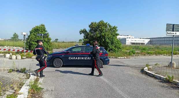 La gang dei falsi carabinieri, nuovo colpo da 9mila euro a Roma: con la scusa di un controllo hanno seguito una donna fino a casa