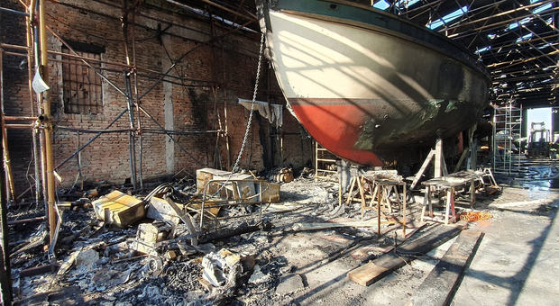 Venezia. Incendio al Diporto velico: 3 barche distrutte a due passi dallo stadio