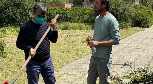 Napoli Est, volontari ripuliscono il parco Troisi di San Giovanni a Teduccio