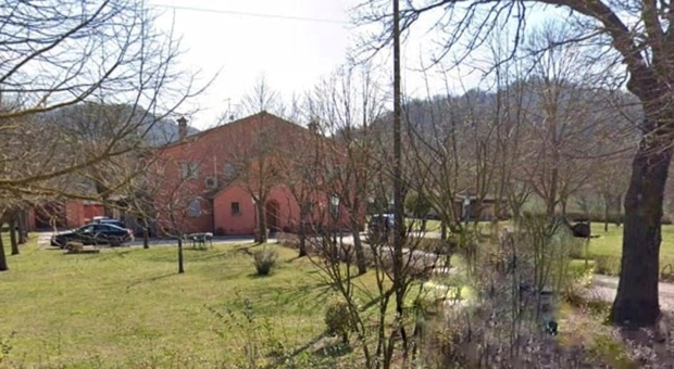 Commando assalta villa a Fermignano: pistola alla testa dell'imprenditore Alberto Rossi, bastonato il fratello Vittorio