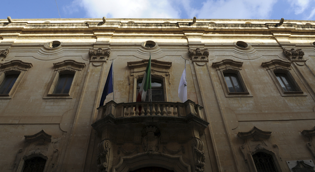 La giunta Salvemini compie un anno L'ex sindaco Perrone: «Lecce città triste»