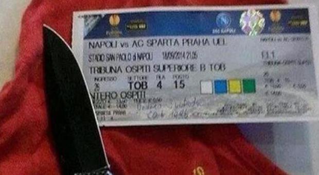 Napoli-Sparta Praga, foto su Fb con biglietto e coltello: diffidato tifoso ceco