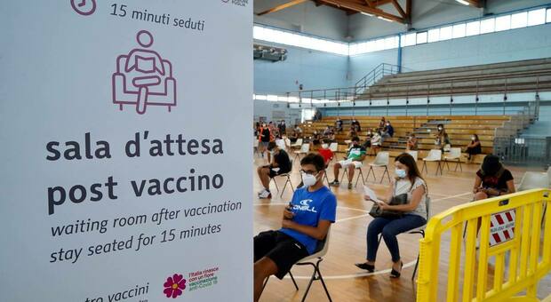 Vaccini, frenata di Ferragosto in Puglia. Nuovo sprint grazie alle somministrazioni agli studenti