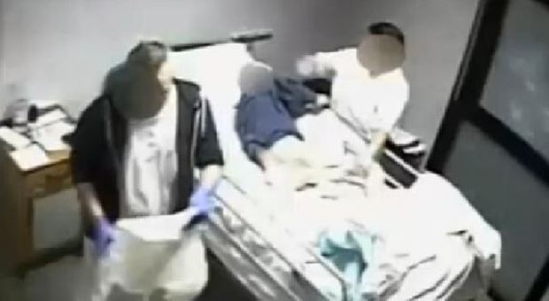 Anziani maltrattati in casa di riposo a Prato, indagati infermieri e operatori