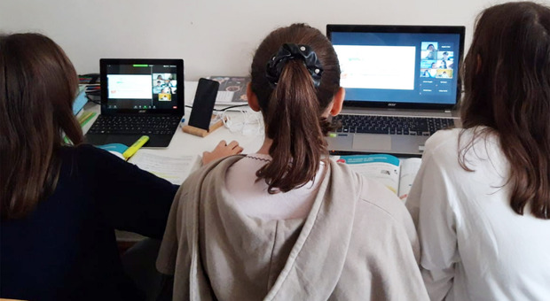 Covid, in Puglia il ritorno in classe salva il 30% degli studenti che non hanno internet veloce