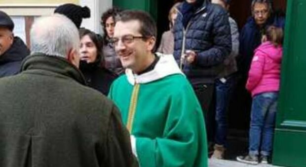 Sospeso Don Giulio Mignani, parroco pro gay e pro eutanasia: «Non potrà più celebrare messa»